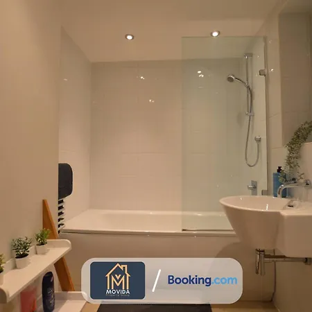 Lgi Stunning 1 Bedroom Apartment By Movida Property Group Short Lets & Serviced Accommodation Leeds  Exterior photo