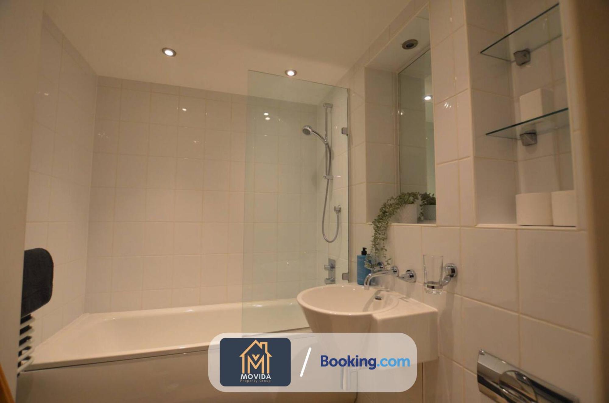 Lgi Stunning 1 Bedroom By Movida Group Short Lets & Serviced *